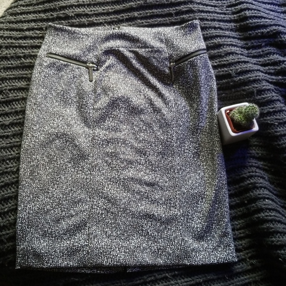 Beautiful pencil skirt!